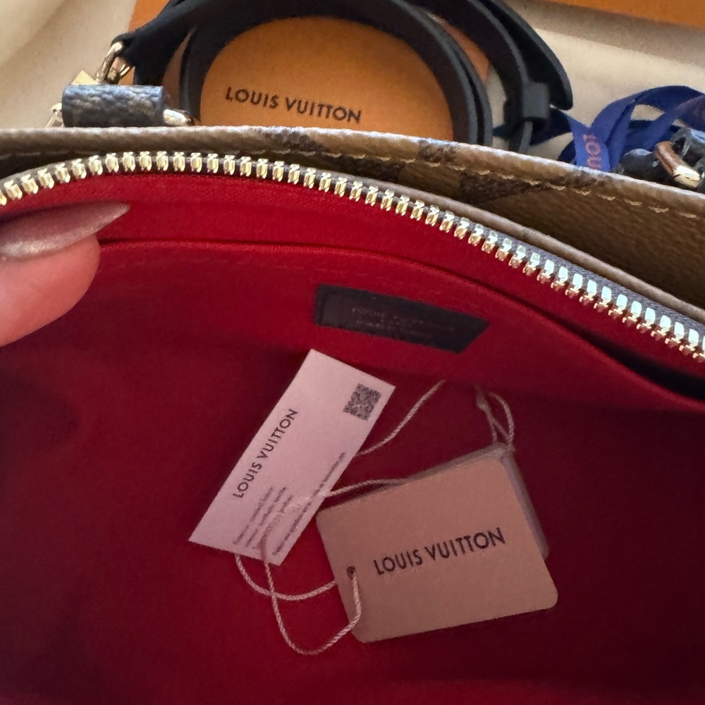 Louis Vuitton OnTheGo East West Chain - Picture 10 of 12
